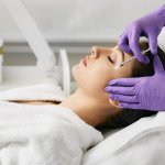 Mesotherapy kini menjadi salah satu prosedur kecantikan di kalangan masyarakat. Perawatan ini bertujuan untuk menghancurkan lemak pada bagian tubuh terentu dan memperbaiki kondis kulit. Anda yang tinggal di Jakarta, yuk simak rekomendasi klinik mesotherapy terbaik dari BP-Guide berikut ini!