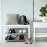 Kesulitan mencari rak sepatu yang pas untuk interior rumah? Rak sepatu kayu minimalis yang cocok untuk berbagai jenis ruangan. Cek selengkapnya di sini!