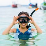 Snorkeling memang belakangan ini banyak dilirik jadi hobi yang seru. Kamu yang hobi snorkeling wajib banget punya peralatan snorkeling sendiri. Intip yuk, alat apa saja yang wajib kamu punya. Selain itu, cek juga tips memilihnya dari kami ya!