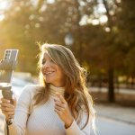 Pusing karena hasil video kamu selalu goyang saat merekam sambil bergerak? Yuk, cek rekomendasi gimbal smartphone terbaik dari BP-Guide.id untuk memastikan hasil rekaman videomu jadi stabil tanpa goyangan!