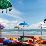 Salah satu tempat yang pasti dikunjungi wisatawan saat ke Bali adalah Pantai Kuta. Tidak cuma bermain-main di tepi pantai sambil menikmati matahari terbenam, berbagai fasilitas hiburan juga tersedia lengkap di sekitar pantai. Jika lelah, Anda perlu menginap di salah satu hotel dekat pantai. Melepas lelah di dalam kamar dengan pemandangan pantai tentu sangat menenangkan.