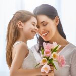 Ungkapkan Cinta Pada Ibu Lewat Kado 10 Kreatif dan Unik Berikut! (2018)