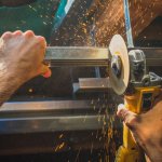 Bagi yang menjalankan usaha di bidang konstruksi maupun pembuat peralatan rumah tangga, tentu membutuhkan alat produksi lengkap. Salah satunya adalah mesin pemotong aluminium. Cek bersama ya, rekomendasi mesinnya dari kami!