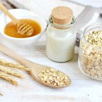 Oatmeal memang makanan yang baik untuk kamu yang sedang diet. Tetapi tahukah kamu, bahwa oatmeal juga sangat baik bila dijadikan masker. Bahkan, kamu bisa mencampurkan oatmeal dengan aneka bahan alami lainnya untuk memberi nutrisi pada wajah. Penasaran? Yuk, simak uraian BP-Guide berikut ini!