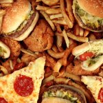 Junk Food, bila dikonsumsi secara berlebihan memang akan kurang baik bagi tubuh Anda. Jadinya, ada cara agar makannya menjadi tidak begitu berisiko. Anda akan menemukannya di artikel ini, sekaligus rekomendasi tempat makan junk food yang paling lezat.