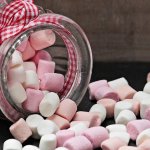 Siapa yang tak kenal dengan marshmallow? Permen dengan tekstur kenyal dan lembut ini telah menjadi favorit pencinta camilan manis. Tak hanya bisa disantap langsung, marshmallow semakin nikmat dimakan setelah dibakar pada bara api, karena menjadi lumer di lidah. Bingung memilih produk marshmallow yang enak dan lembut? Ini dia rekomendasinya dari BP-Guide!