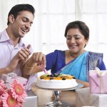 10 Adorable Gifts for Boyfriend's Mom on Her Birthday and How to Connect with the Most Important Lady in His Life
