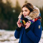 Tren traveling memang tengah melanda Indonesia. Tak cuma menjelajahi destinasi dalam negeri, bahkan juga ke negara lain yang iklimnya bisa jadi berbeda dengan Indonesia. Karena itu perlu banyak persiapan saat mengunjunginya, seperti jaket musim dingin yang bisa membuatmu tetap nyaman selama traveling.