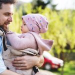 Ingin dengan mudah membawa bayi Anda jalan-jalan? Gendongan depan menjadi pilihan yang pas untuk Anda. Banyak pula keuntungan lain jika memakai gendongan depan ini. Pengen tahu bagaimana cara memilih gendongan depan yang pas untuk Anda? Simak tips dan rekomendasinya berikut ini, yah.