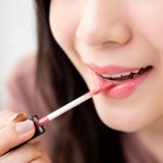 Anda ingin tampil menawan dengan bibir yang memukau? Lipstik Implora hadir dengan berbagai pilihan warna yang memikat dan memberikan hasil akhir yang sempurna. Dengan formula lembut dan tahan lama, Anda dapat merasakan kelembutan dan keindahan bibir sepanjang hari.