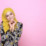 Siapa bilang menggunakan hijab harus dengan model yang monoton. Kini, sudah ada banyak cara menggunakan hijab, sehingga Anda bisa terlihat syar'i dan modis. Baik hijab dengan style anggun, ataupun simpel. Untuk itu, simak saja panduan berhijab modern dari BP-Guide berikut ini.