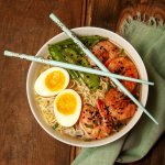 Mie adalah hidangan favorit semua kalangan. Pasti nggak akan nolak deh kalau disodori semangkuk mie yang menggoda, apalagi dengan berbagai macam olahan mie yang nikmat dan lezat ini. Melalui artikel ini, BP-Guide akan memberikan rekomendasi resep olahan mie yang mudah dan bisa kamu praktikkan sendiri di rumah.