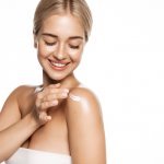 Jangan hanya fokus pada perawatan wajah karena kulit tubuh juga sama perlunya untuk diperhatikan. Simak informasi selengkapnya terkait body serum, tips-tips untuk menjaga kelembaban kulit tubuh dan lain-lain. Tentunya, kamu juga bisa mendapatkan rekomendasi produk body serum terbaik hanya di sini!