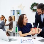 Buying a gift for the business setting and for the entrepreneurs, business people, and corporate employees, might be somewhat of a tricky task at times. There are so many rules and regulations which one should keep in mind to get the best gifts while taking care of all the constraints, and our guide can help you with all of that.