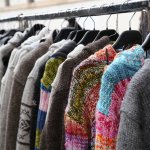 Jangan ragu untuk hadir menarik dengan sweater vintage. Meski vintage, namun penampilan Anda tetap keren, loh. Bingung mencari sweater vintage yang pas untuk Anda? Simak ulasan dan rekomendasi BP-Guide berikut ini.