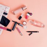 Produsen kosmetik berlomba-lomba untuk memproduksi alat makeup yang dapat mempercantik penampilan wanita. Namun, tidak semua kosmetik mengandung bahan yang aman. Quina bisa memberikan hasil maksimal pada wajah yang ingin terlihat cantik tanpa harus merusak kulit, karena mengandung bahan yang aman digunakan.