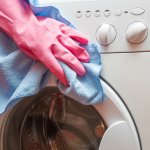 Your washing machine has to through a lot of dust from your clothes, which makes it prone to malfunctioning and shorter life if you do not take proper care of it. This is why it is crucial to clean your washing machine regularly. In this BP-Guide, find detailed instructions on how to clean your washing machine in seven homemade ways.