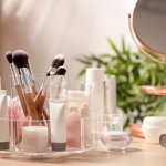 Memiliki koleksi produk makeup memang jadi hobi yang menyenangkan bagi seorang wanita. Namun, saat koleksi semakin menggunung, mungkin Anda bingung bagaimana cara menatanya di meja rias Anda? Nah, BP-Guide punya solusinya, lho! Yap, ada make up organizer yang akan membuat meja rias Anda makin indah. Cari tahu bersama BP-Guide, yuk.