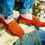 Sepatu slip on atau loafers memang populer sebagai salah satu pelengkap penampilan kasual meskipun bisa digunakan untuk berbagai kondisi. Simak cara memilih sepatu slip on yang tepat untuk melengkapi penampilan sehari-hari dan rekomendasi BP-Guide berikut ini.