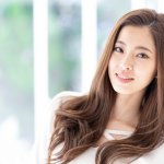 Kulit putih jadi dambaan banyak wanita. Jika kamu adalah salah satu orang yang menginginkan kulit yang putih, kamu bisa merawat kulit dengan melakukan aneka kebiasaan baik. Selain itu, kamu bisa juga memakai krim pemutih wajah yang ampuh. Simak tips dari kami dan juga rekomendasi produknya, ya!