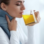 Apakah Anda pernah mengalami panas dalam? Rasanya memang tidak enak, ya.  Aktivitas Anda pasti terganggu gara-gara hal ini. Panas dalam dapat diatasi dengan cara yang cukup mudah. Anda hanya perlu minum salah satu minuman buatan rumah dalam artikel ini. Jika panas dalam dapat diatasi, Anda akan terhindar dari masalah kesehatan yang lebih serius. 