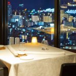 大切な方の誕生日ディナーに、海と山に囲まれたおしゃれな街「神戸」のレストランを選んでみませんか。今回は、【2025年最新情報】をもとに夜景の見えるレストラン、誕生日にぴったりのレストラン、ステーキの美味しいレストランをピックアップしました。おすすめのディナープランや魅力ポイントなどを分かりやすくまとめていますので、ぜひレストランを探すときの参考にしてください。