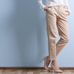 Untuk melengkapi gaya kekinian yang semakin modis, kamu harus meng-update koleksi celanamu. BP-Guide akan memberikan rekomendasi celana wanita yang sedang tren dan wajib untuk kamu miliki.
