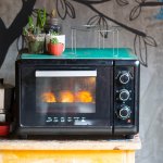 Gemar memasak dan memanggang? Oven listrik pastinya bisa jadi pilihan praktis untuk memudahkanmu saat memasak. Tak perlu bingung memilih karena BP-Guide punya beberapa referensi oven listrik berkualitas yang bisa kamu gunakan di rumah.