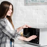 Microwave menjadi salah satu peralatan dapur yang wajib kamu miliki. Agar tagihan listrik tidak jebol, kamu bisa memilih microwave yang berdaya rendah. Jangan khawatir, melalui artikel ini BP-Guide akan memberikan rekomendasi microwave berdaya rendah hanya untukmu.
