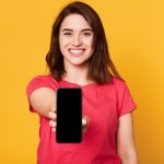 Di masa sekarang ini, mustahil orang bisa hidup tanpa smartphone. Jangan salah pilih, pastikan Anda memilih smartphone yang sesuai kebutuhan, ya. Melalui artikel ini, BP-Guide akan memberikan rekomendasi smartphone Rp 4 jutaan dengan berbagai fitur canggih yang ditawarkan.