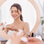 Perawatan wajah menjadi hal yang sangat penting bagi siapapun yang menginginkan wajah terlihat segar dan sehat. Kulit beregenerasi setiap hari, sehingga perlu juga dibersihkan setiap hari. Regenerasi kulit merupakan proses pembaruan atau perbaikan lapisan kulit yang terjadi di seluruh area kulit, baik wajah maupun tubuh. Jadi, bagi Anda yang ingin memiliki kulit bagus jangan malas untuk perawatan, ya! Di sini ada beberapa rekomendasi skin care, lho. Yuk, disimak!