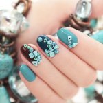 Ingin tampil cantik dengan nail art, tetapi tidak memiliki waktu luang? Berikut ini beberapa rekomendasi perlengkapan nail art yang bisa kamu miliki sendiri, supaya tidak perlu ribet pergi ke salon. Yuk, simak bersama, ladies!