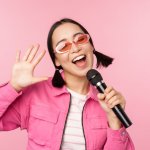 Bagi Anda yang hobi karaoke, pasti ingin mencari speaker portable yang bisa memberikan pengalaman karaoke yang seru dan menyenangkan. Namun, dengan banyaknya pilihan di pasaran, mungkin Anda bingung memilih speaker yang tepat. Nah, artikel ini akan memberikan rekomendasi speaker portable untuk karaoke yang bisa Anda pertimbangkan.
