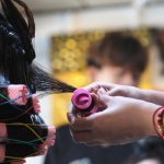 Berikan sentuhan magis pada tatanan rambut Anda dengan roll rambut terbaik, sebuah alat yang tidak hanya menciptakan gaya yang tahan lama, tetapi juga merangkul keunikan setiap helai rambut. Mari kita jelajahi keindahan tatanan rambut yang tak terduga dengan alat yang tepat.