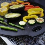 月間1,200万以上もの人が閲覧するベストプレゼントの編集部が、大切な人への贈り物としておすすめのアイテムをご紹介する企画。今回は、クオリティーの高いバーベキュー料理を楽しめるプレート「TOBAN」の開発秘話をインタビューしました。商品が生まれた背景や作り手のこだわりを知って、プレゼントを選ぶ際の参考にしてください。