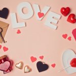 Valentine's Day is around the corner and you haven't got a gift yet! Sweep your man off his feet with our list of amazing gift baskets. Filled with everything that dear to him, this gift basket can be anything from skincare to eatables. Also, available are tips to make this Valentine's day momentous. 