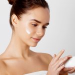 Memiliki kulit wajah yang cantik dan berseri merupakan idaman para wanita. Namun jika nyatanya wajah kamu berjerawat, tentu hal itu akan sangat mengganggu. Tapi tidak perlu cemas karena saat ini sudah banyak skincare aman yang dapat membebaskanmu dari jerawat. Mau tahu apa saja? Baca terus artikel ini sampai tuntas!