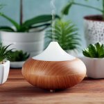Wangi aromaterapi bisa memberikan suasana rileks dan menenangkan pikiran. Kalau ingin coba sensasi aromaterapi, kamu bisa gunakan metode diffuser untuk mendapatkan wanginya lho!