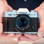 Tidak lengkap rasanya jika membicarakan kamera tanpa membawa serta salah satu legenda kamera, Fujifilm. Merek kamera ini telah menjadi bagian dari dunia fotografi sejak masa silam dan kini hadir dengan pembaruan teknologi yang akan memanjakan para pencinta fotografi.