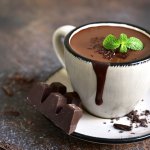 Doyan minuman cokelat hangat di musim penghujan ini? Yuk, cek rekomendasi minuman cokelat terenak dari para expert minuman di BP-Guide.id!