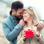 Hubungan Makin Romantis dengan 30 Pilihan Hadiah Ulang Tahun Pernikahan Unik Rekomendasi Pakar Kado untuk Pasangan