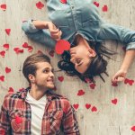 Lễ tình nhân là dịp để các cặp đôi ngồi lại, chia sẻ với nhau những khoảnh khắc đã qua và thắt chặt thêm sợi dây tình cảm. Một món quà trong dịp này là chất xúc tác không thể thiếu, hãy tham khảo ngay 10 món quà Valentine đơn giản, ý nghĩa giúp "hâm nóng" tình cảm cho các cặp đôi (năm 2022) qua bài viết dưới đây nhé! 