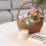 Bulan Februari menjadi momentum bahagia untuk saling menyampaikan kasih sayang. Jika kamu sedang mencari inspirasi hampers valentine untuk orang-orang tersayang, mungkin beberapa rekomendasi ini akan cocok untukmu. Yuk, segera cek satu per satu.