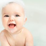 Rambut bayi menjadi bagian tubuh yang menjadi concern orang tua. Pasalnya mendapatkan rambut bayi yang lebat dan sehat menjadi kebahagiaan sendiri bagi orang tua ketika masa pertumbuhan si kecil.