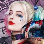 Siapa sih yang tidak kenal dengan karakter DC Comics yang satu ini? Image Harley Quinn yang seksi dan berani ini tentu jadi salah satu inspirasi untuk makeup cosplay atau saat Halloween. Tertarik untuk meniru makeup sang Villain Queen? Simak tutorialnya berikut! 