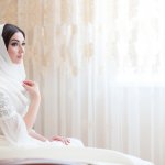 Warna putih memang melambangkan kesucian dan kebersihan. Mereka yang mengenakannya juga akan terlihat bersih dan elegan. Simak rekomendasi BP-Guide berikut jika Anda ingin menggunakan baju muslim putih untuk berbagai acara dan situasi.