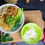 Anda yang sedang berada di Denpasar tentunya tidak ingin melewatkan kesempatan untuk menikmati kuliner khas, terutama mie ayam yang lezat dan menggugah selera. Berikut rekomendasi destinasi mie ayam terdekat yang patut Anda kunjungi.
