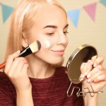 Primer atau makeup base adalah salah satu kunci agar riasan tetap bisa bertahan dalam waktu yang lama dan membuat wajah terlihat lebih segar. Kalau Anda ingin menggunakan primer yang sesuai, Anda bisa cek tips dan rekomendasinya berikut!