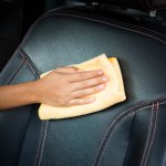 Jok mobil yang bersih menjadikan mobil Anda semakin nyaman. Tetapi, bagaimana cara membersihkan dengan sempurna? Untuk itu, perlu Anda simak dulu tips dan rekomendasi pembersih jok mobil terbaik ini.