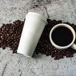 Menikmati minuman seperti kopi dengan tumbler tentunya menjadi gaya hidup yang sesuai dengan semangat zaman saat ini. Anda mendukung konsep eco-green sekaligus menjaga kebersihan lingkungan, namun tetap bisa menikmati minuman di mana saja. Sedang mencari tumbler terbaik? Berikut beberapa rekomendasinya untuk Anda.